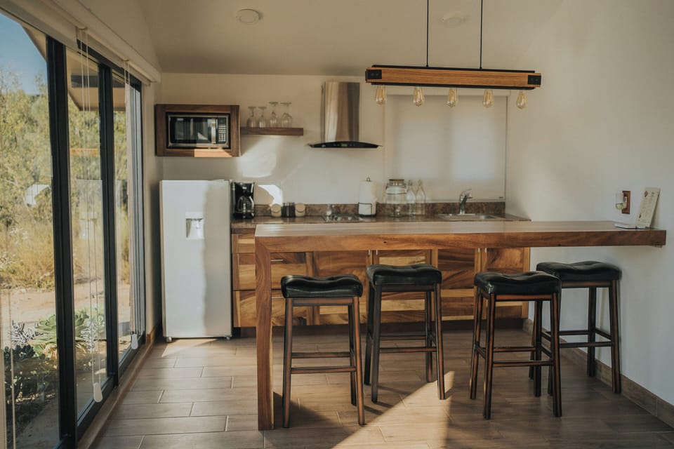 Family Suite, Vineyard View | Private kitchen | Microwave