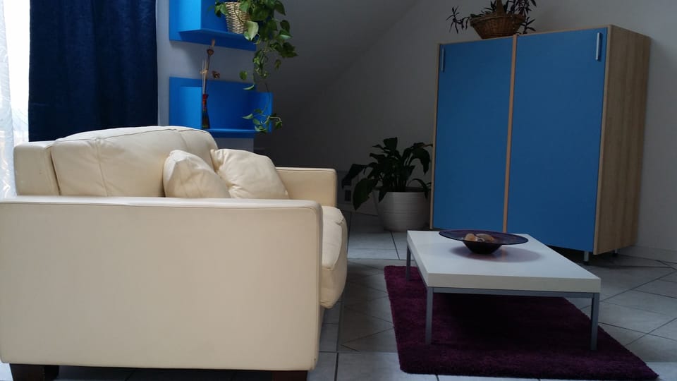 Apartment, 3 Bedrooms | In-room safe, desk, WiFi (free), bed sheets