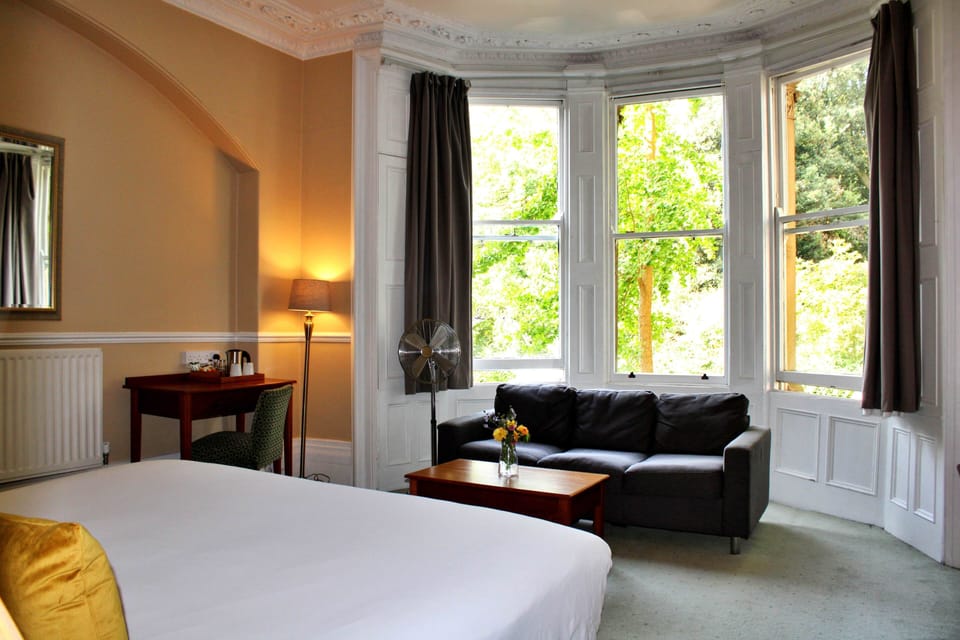 Superior Double Room | Hypo-allergenic bedding, desk, iron/ironing board, free WiFi