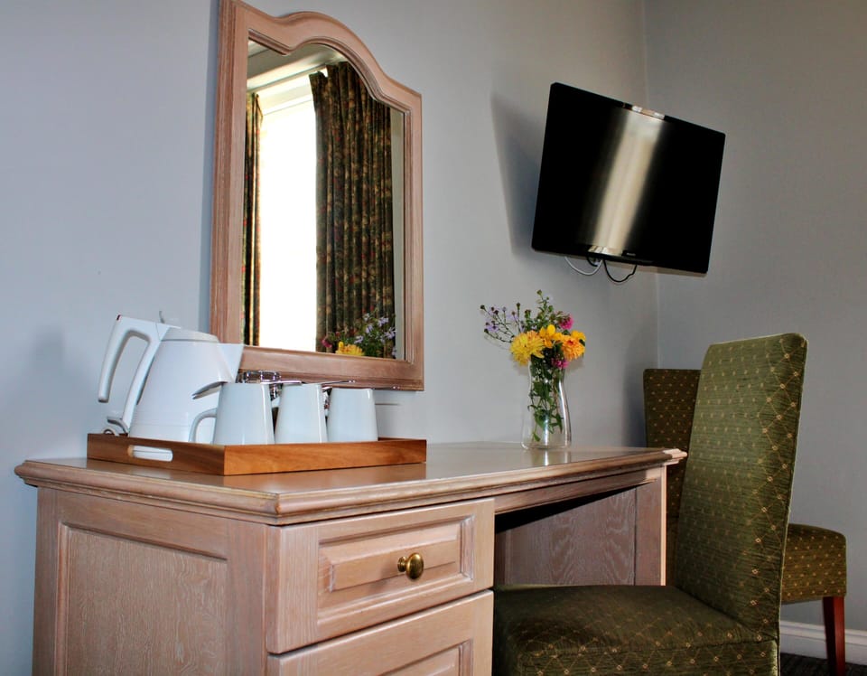 Family Room | Room amenity