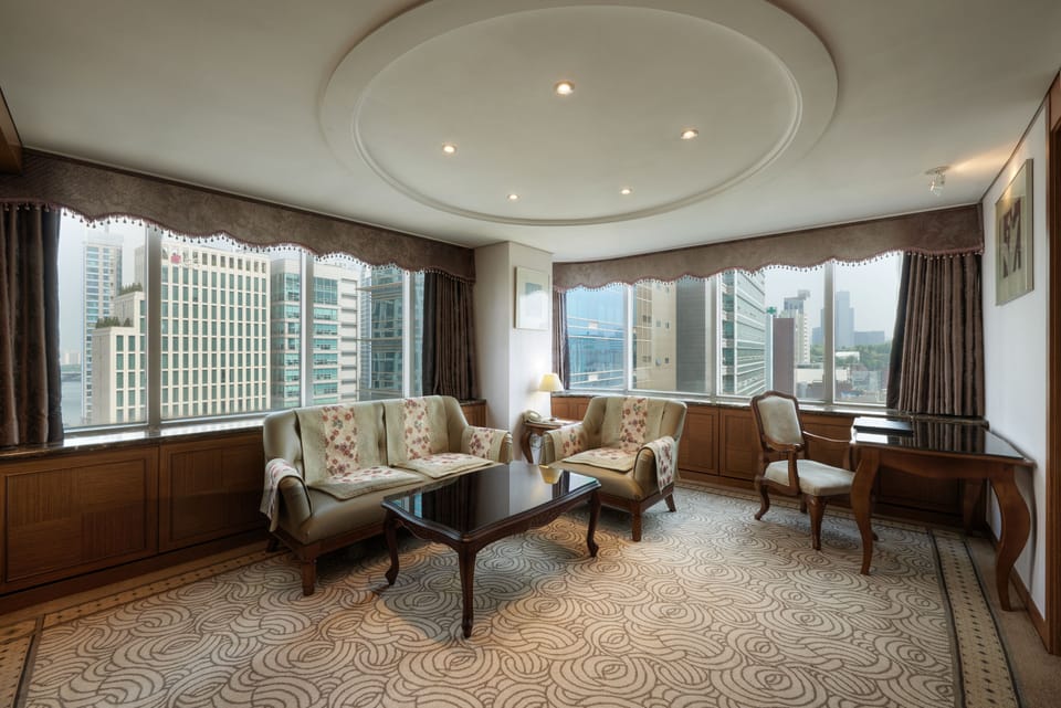 Minibar, blackout drapes, free WiFi