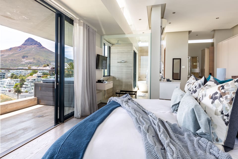 Executive Suite, Sea View | Egyptian cotton sheets, premium bedding, minibar, in-room safe