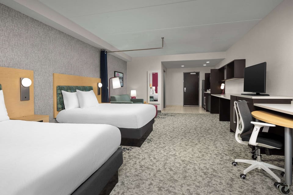 Premium bedding, pillowtop beds, free cribs/infant beds, free WiFi