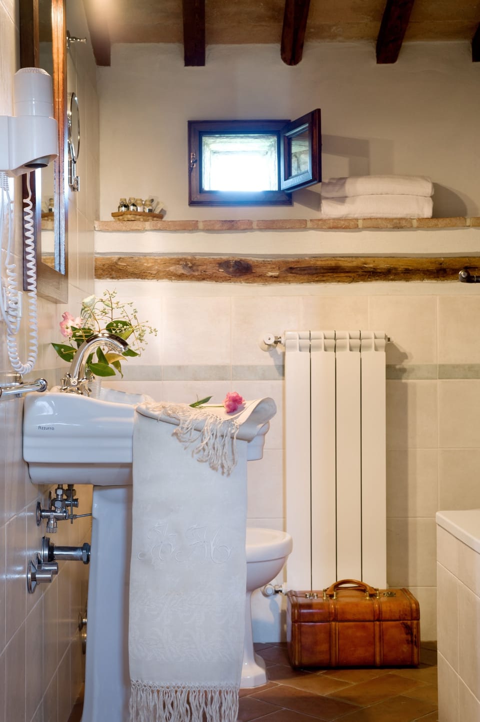 Exclusive Suite, Garden View | Bathroom | Free toiletries, hair dryer, slippers, bidet