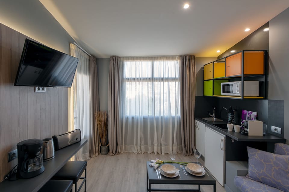 Studio | Living room | TV