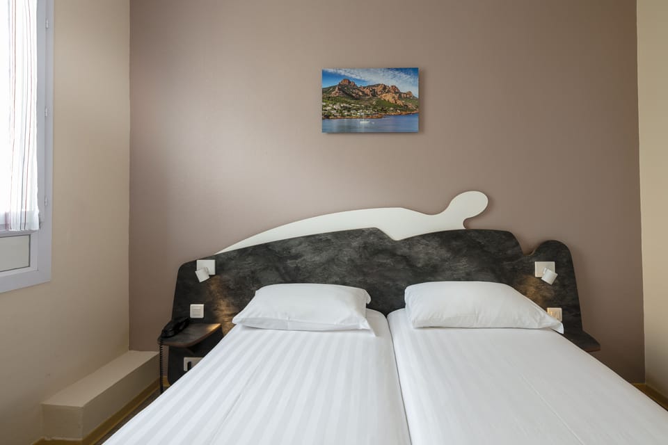 Standard Twin Room, 2 Twin Beds | In-room safe, soundproofing, free WiFi, bed sheets