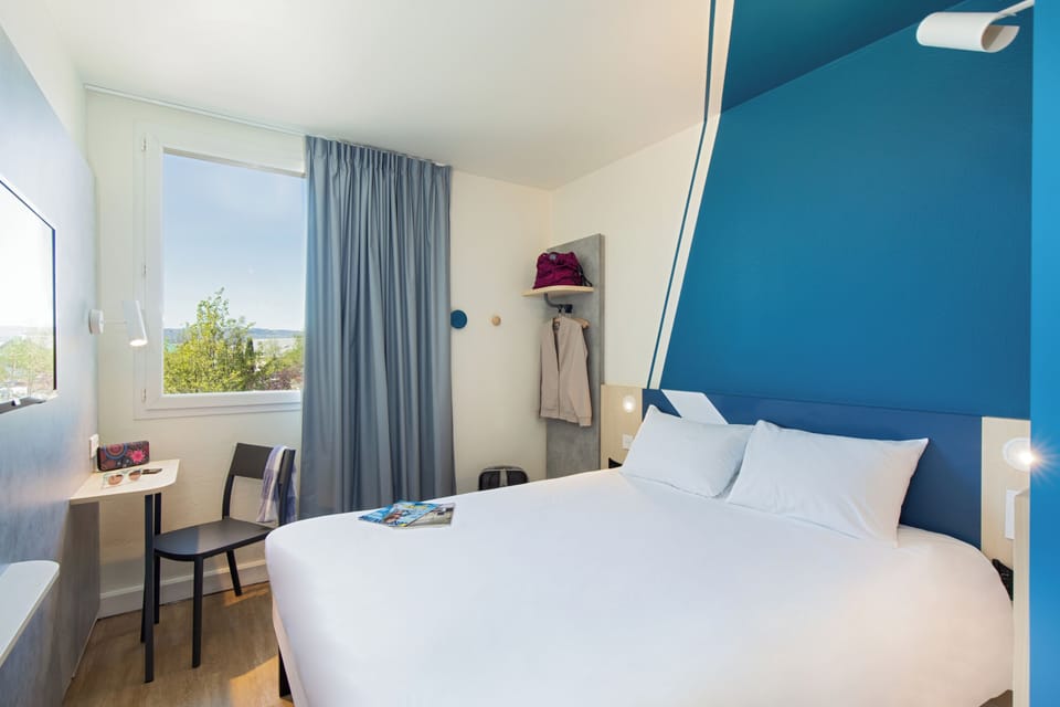 Standard Room, 1 Double Bed | Premium bedding, desk, soundproofing, free cribs/infant beds