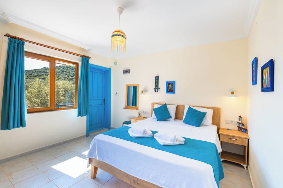 Premium bedding, minibar, free WiFi, bed sheets