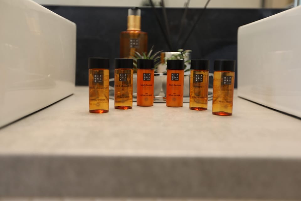 Deluxe Double Room, Partial Sea View | Bathroom | Slippers