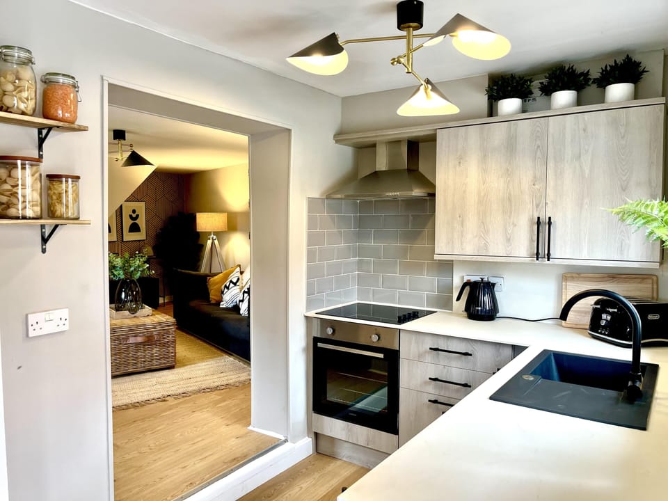 House | Private kitchen | Fridge, microwave, oven, stovetop