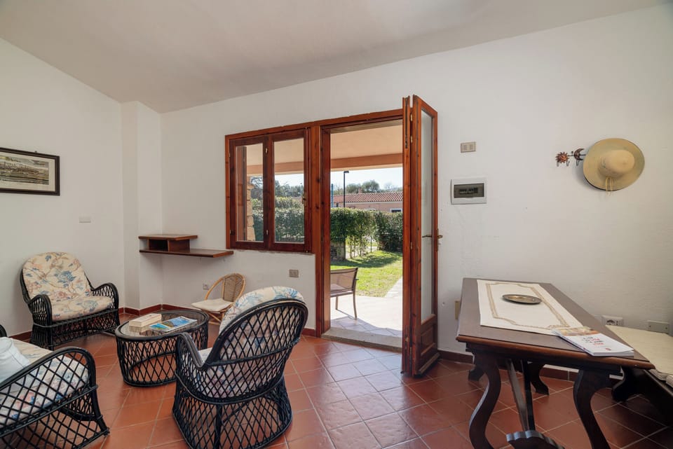 Apartment, Garden View | Living area | 35-inch TV with digital channels