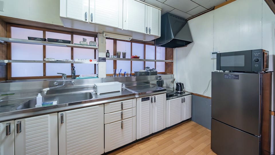 Basic House, Non Smoking, Kitchenette | Private kitchen | Full-size fridge, microwave, stovetop, electric kettle