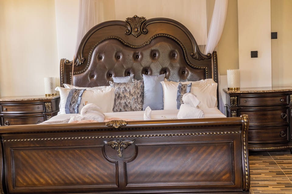 Superior Suite | Bathroom | Hydromassage showerhead, designer toiletries, hair dryer, bathrobes
