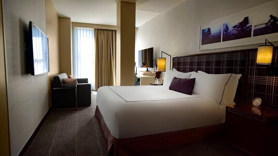 Deluxe Double Room, Lake View | Living area | TV