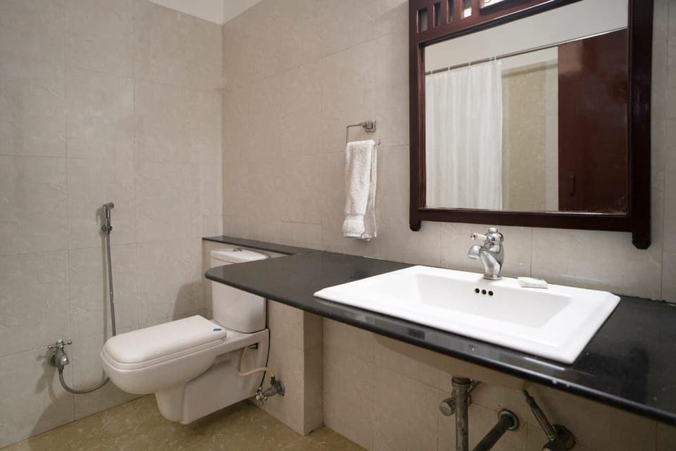 Deluxe comfort | Bathroom | Free toiletries, hair dryer, towels, soap