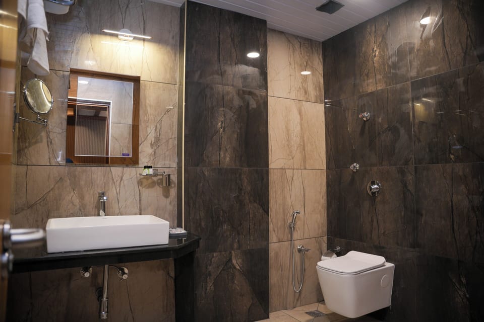 Luxury Suite | Bathroom