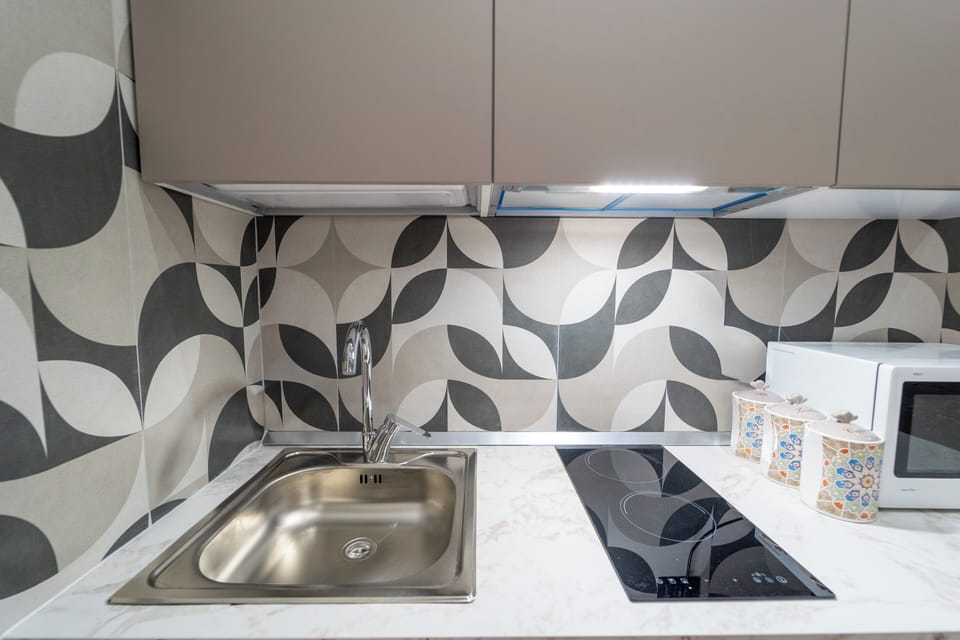 Apartment | Private kitchen | Electric kettle, dining tables