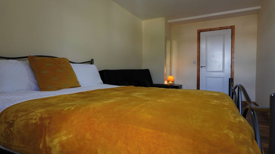 Apartment, Garden View | 2 bedrooms, iron/ironing board, free WiFi