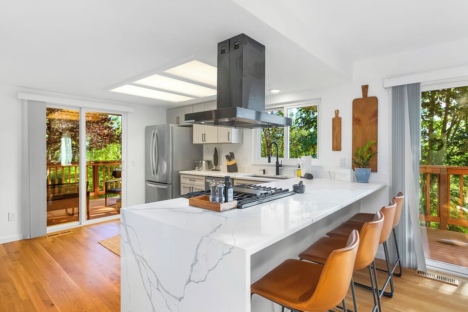 Comfort House | Private kitchen | Fridge, microwave, oven, stovetop
