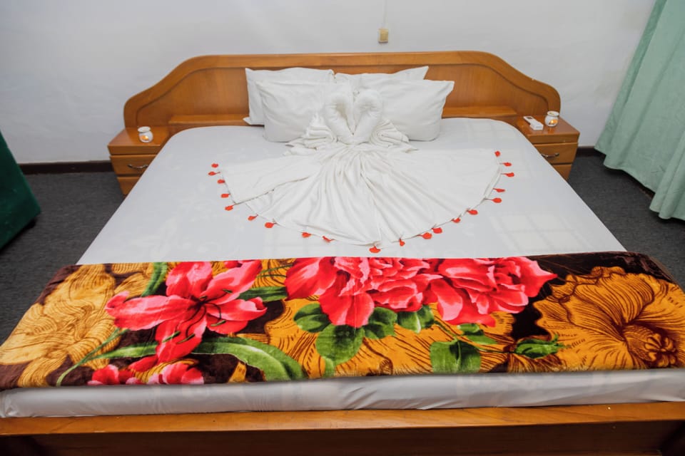 Deluxe Room | Frette Italian sheets, premium bedding, down comforters, minibar