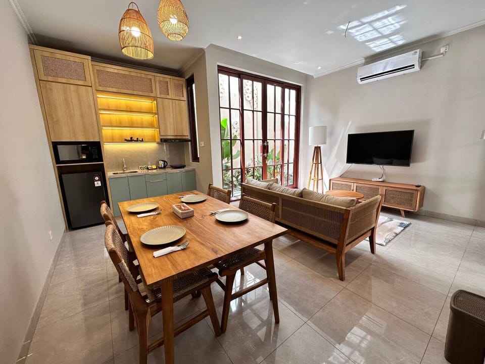 Standard Villa, Non Smoking | In-room dining