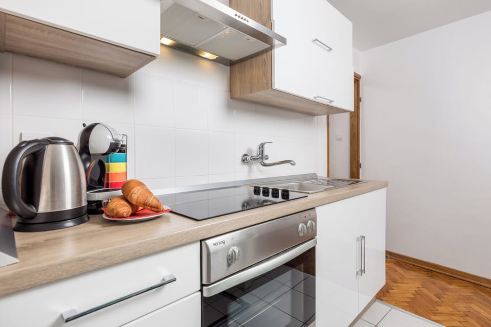 Apartment, 2 Bedrooms | Private kitchen | Full-size fridge, microwave, oven, stovetop