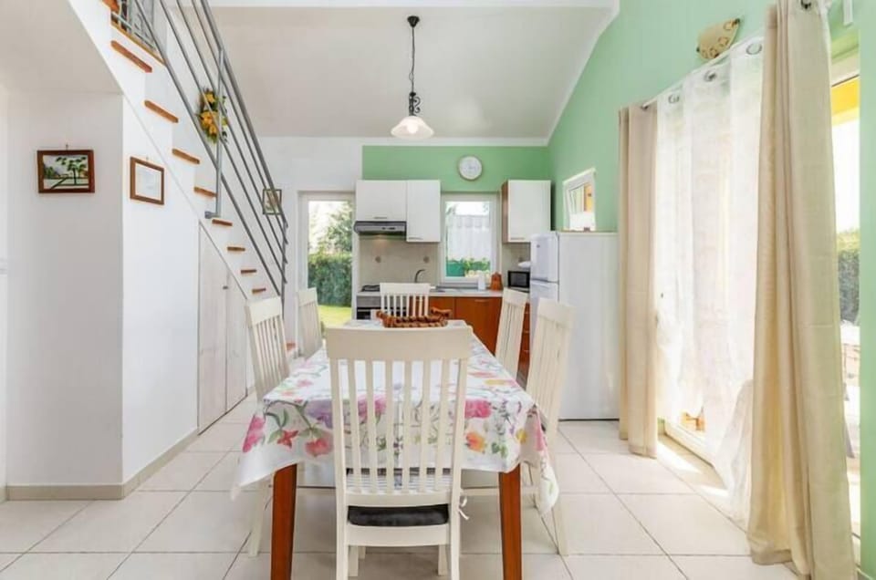 Apartment, 1 Bedroom | Dining room