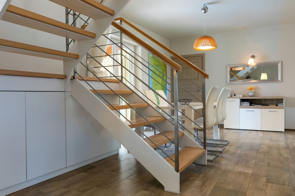 Villa, 4 Bedrooms | Dining room