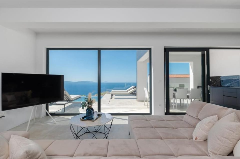 Apartment, 4 Bedrooms | Living area