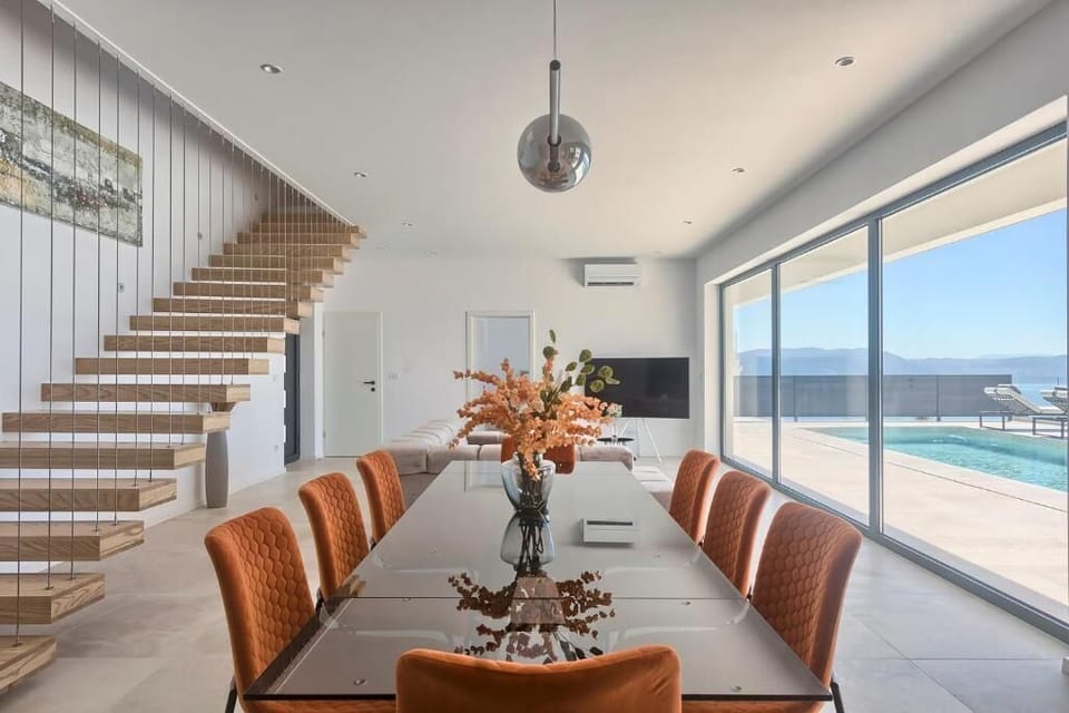 Apartment, 4 Bedrooms | Dining room