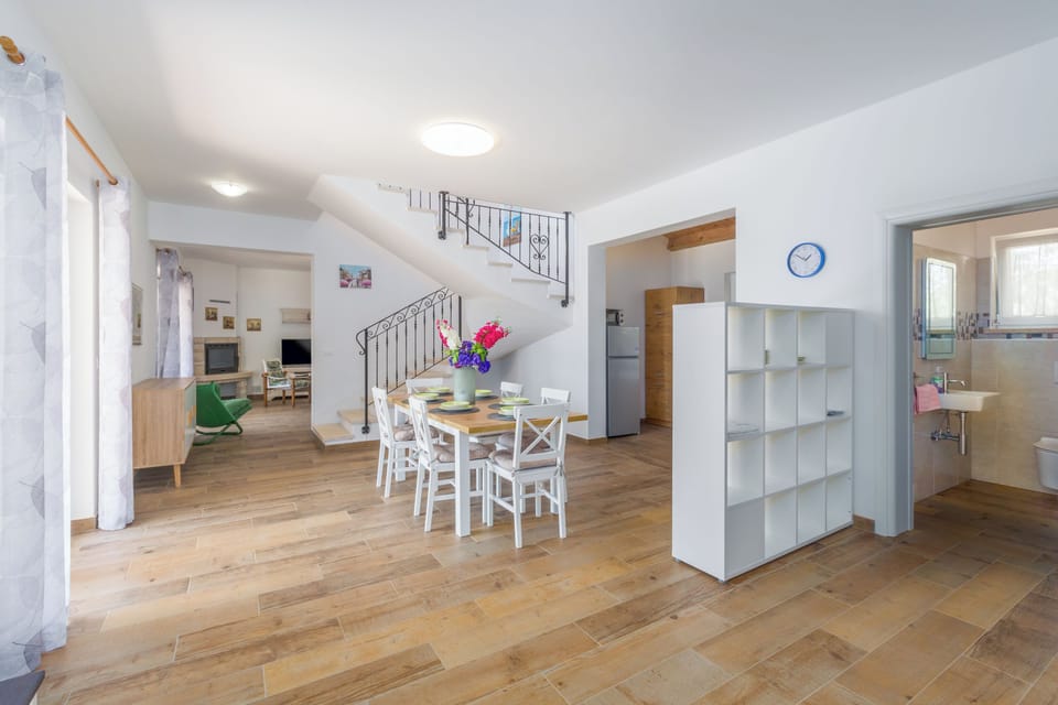 Villa, 1 Bedroom | Dining room