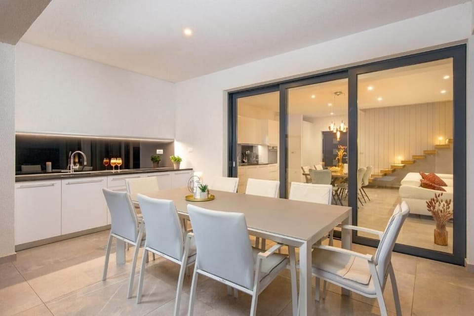 Villa, 1 Bedroom | Private kitchen | Full-size fridge, microwave, oven, stovetop