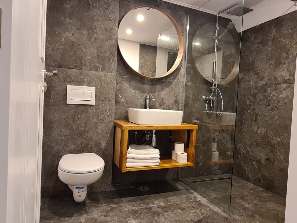 Family Suite, Mountain View | Bathroom | Shower, slippers, towels