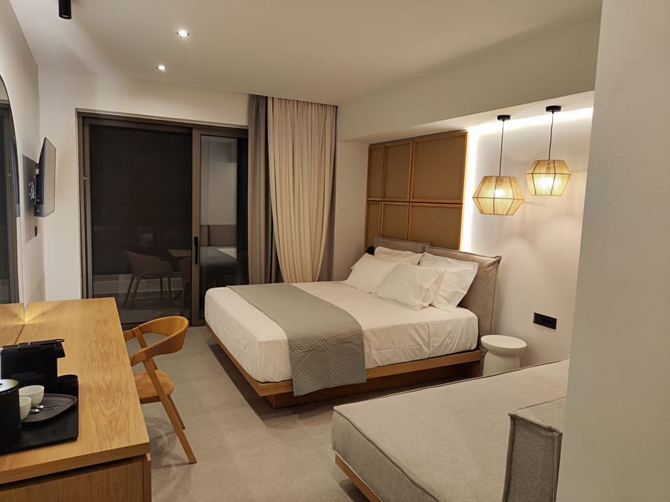 Deluxe Double Room, Sea View | In-room safe, desk, blackout drapes, soundproofing