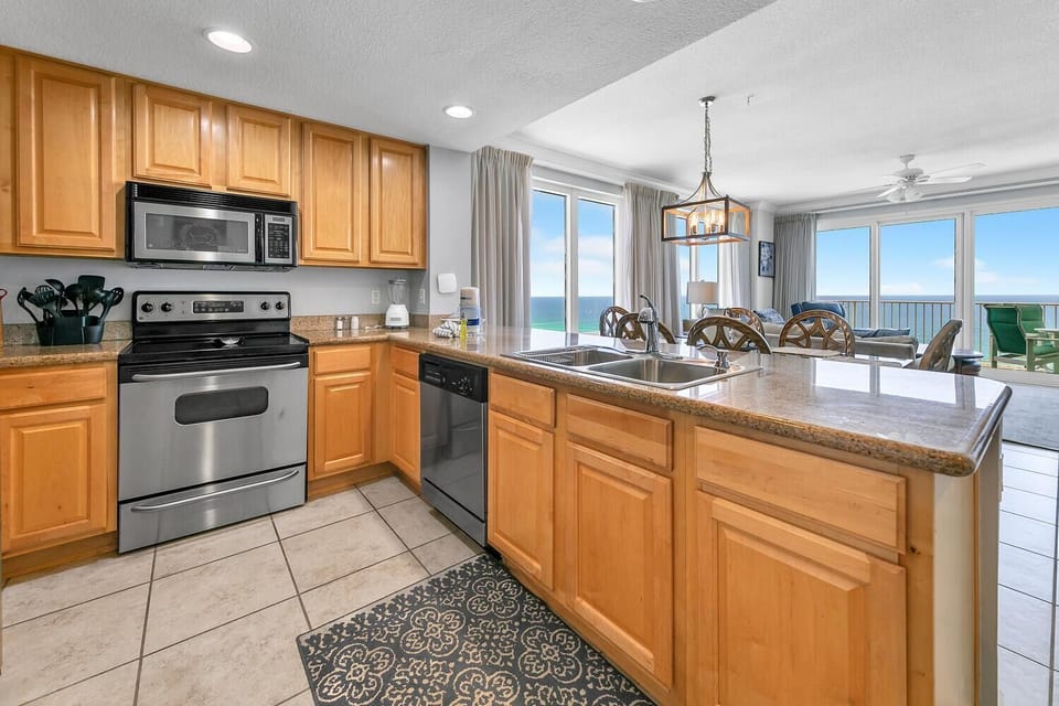 Condo, Multiple Beds (Grandview East 1201) | Private kitchen | Oven, toaster