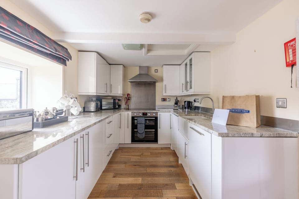 Cottage | Private kitchen | Paper towels