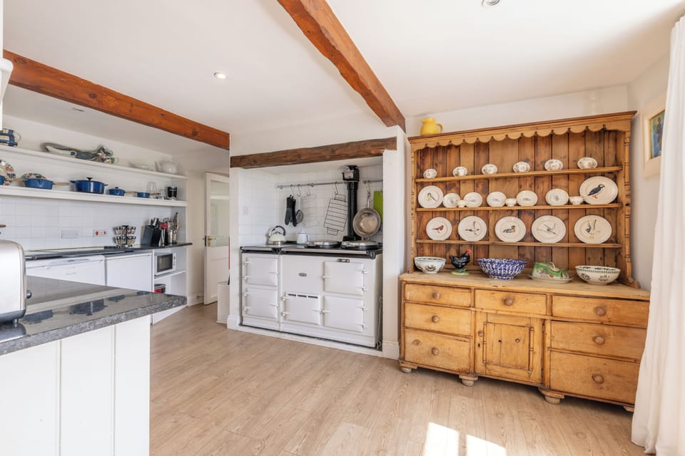 Cottage | Private kitchen | Electric kettle, paper towels