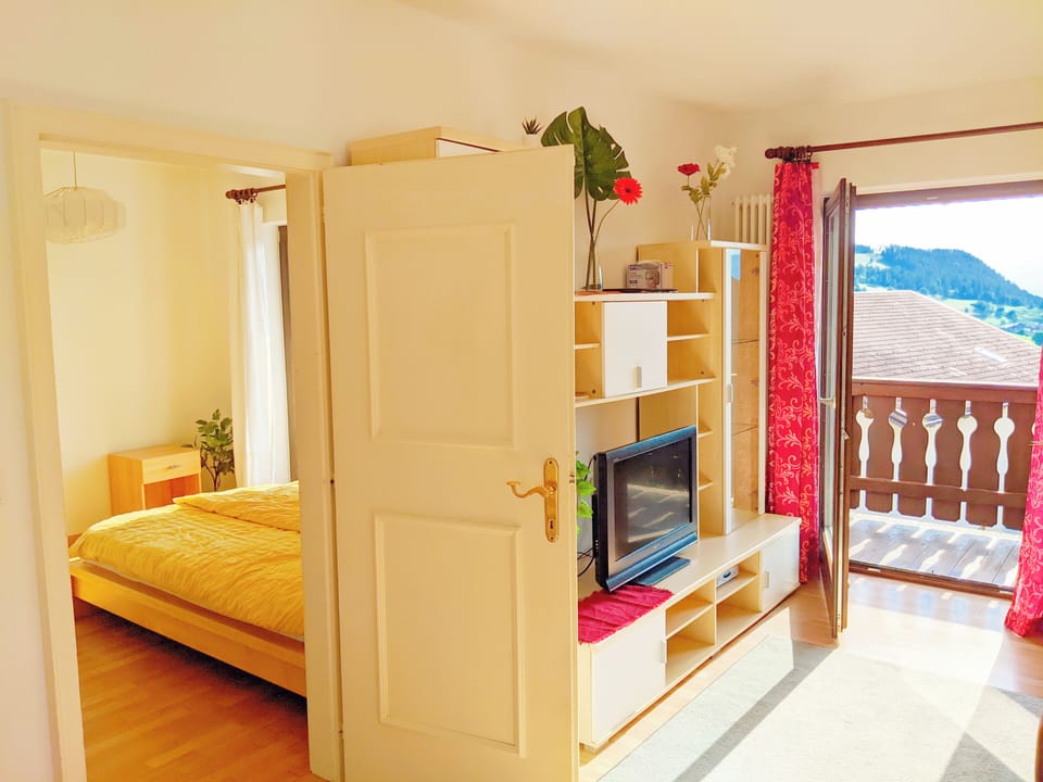 Panoramic Apartment, Mountain View | Living area