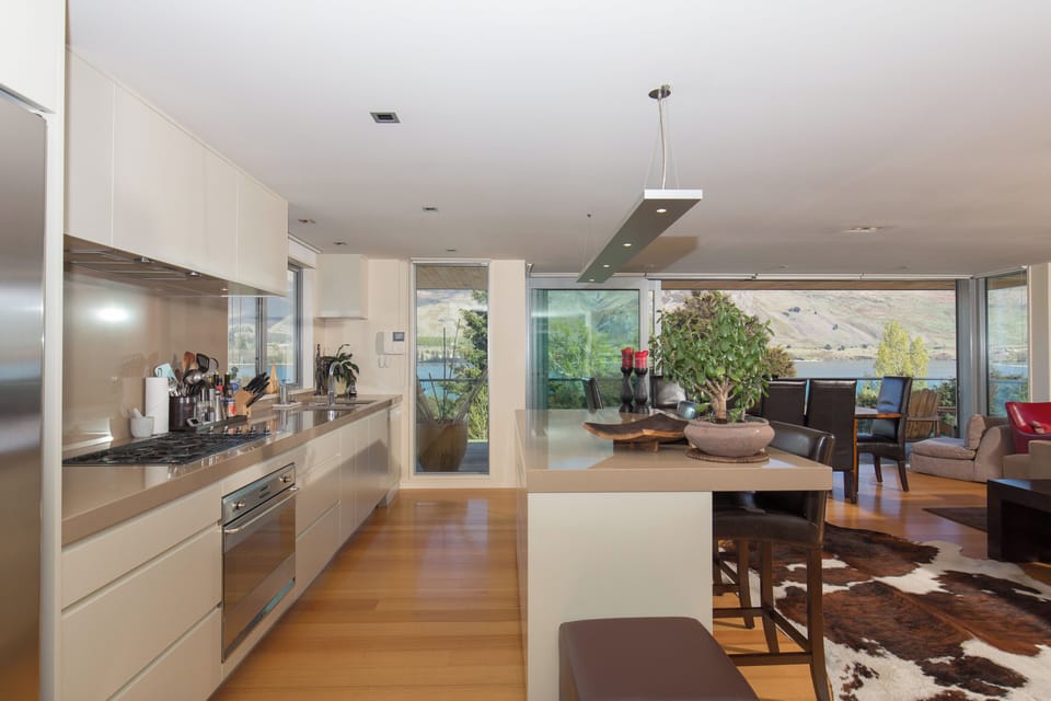 Luxury House, Lake View | Private kitchen | Full-size fridge, microwave, oven, stovetop