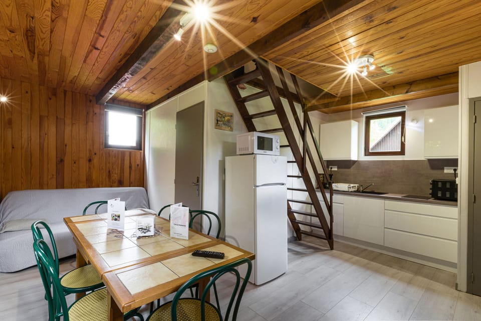 Chalet, 3 Bedrooms (Grand) | Private kitchenette | Fridge, stovetop, cookware/dishes/utensils
