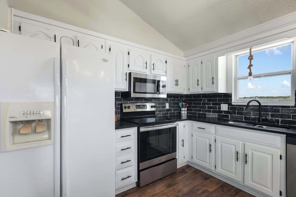 House, Multiple Beds, Patio (Tequila Sunrise) | Private kitchen | Coffee/tea maker