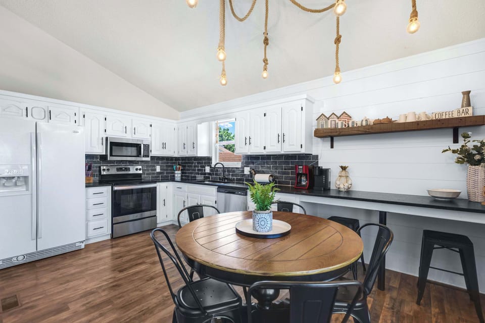 House, Multiple Beds, Patio (Tequila Sunrise) | Private kitchen | Coffee/tea maker