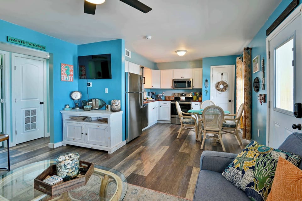 Condo, Multiple Beds, Balcony, Partial Ocean View (SandShells Retreat) | Living area | 40-inch flat-screen TV with digital channels