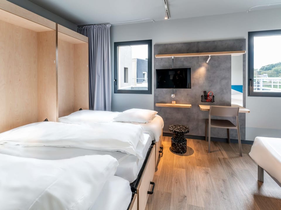 Blackout drapes, soundproofing, iron/ironing board, free WiFi