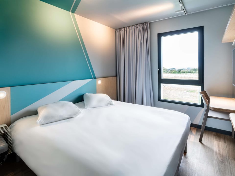 Blackout drapes, soundproofing, iron/ironing board, free WiFi