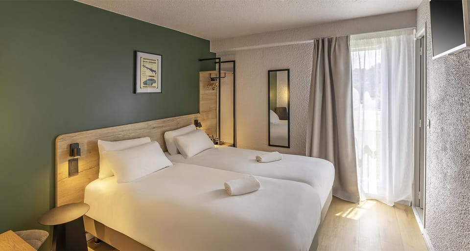Standard Room, 2 Twin Beds, Non Smoking | View from room