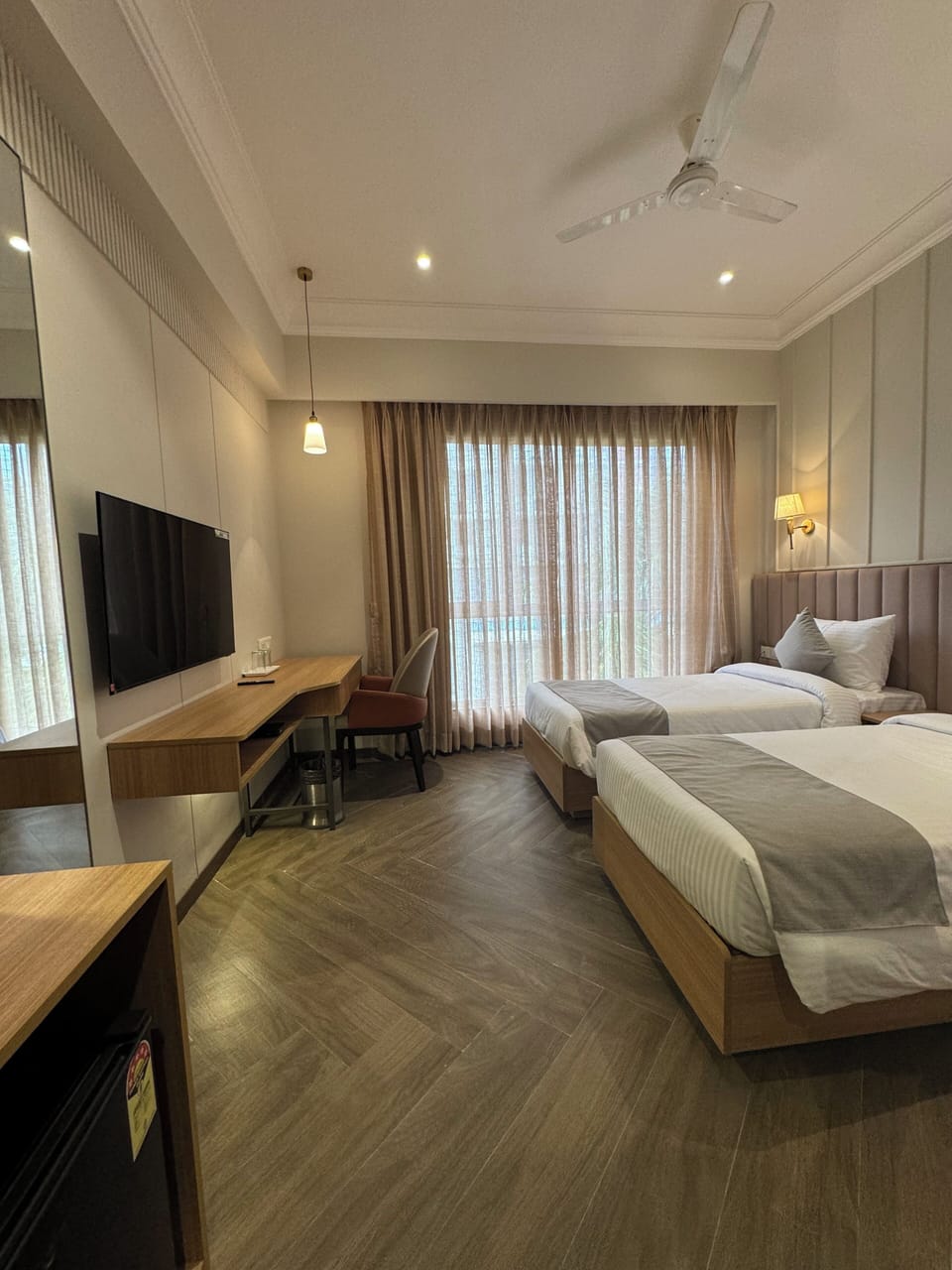 Deluxe Room | Premium bedding, down comforters, in-room safe, iron/ironing board