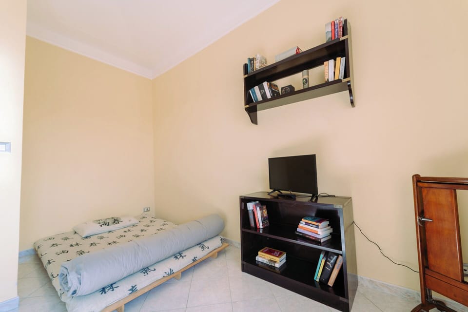 Apartment | Living area | 35-cm TV with digital channels