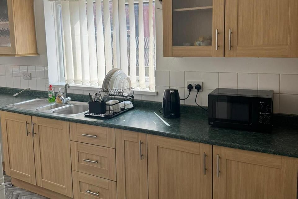 House | Private kitchen | Fridge, microwave, oven, stovetop