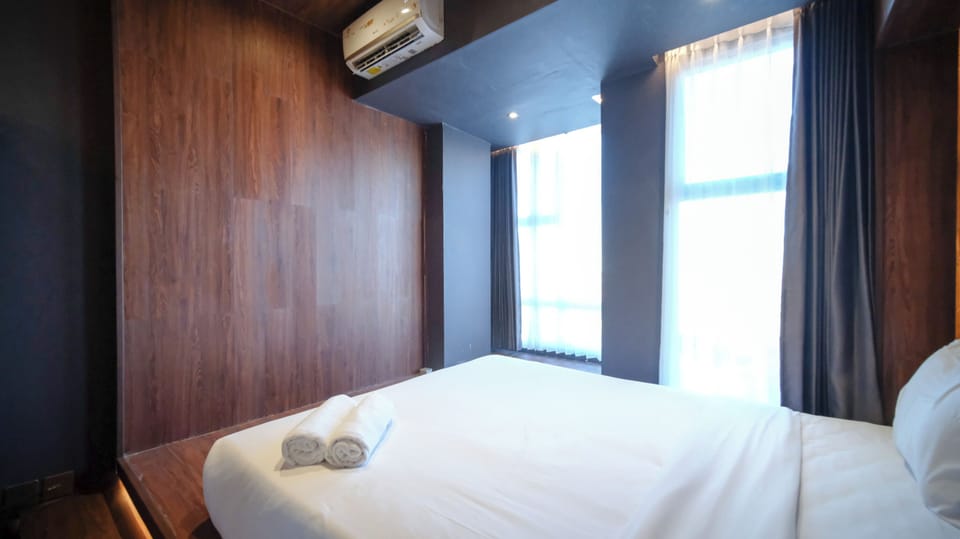 Deluxe Studio | Desk, free WiFi